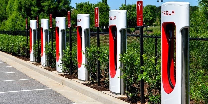 Colapso en electrogasolineras Tesla: ¿Está España preparada para el auge del vehículo eléctrico?